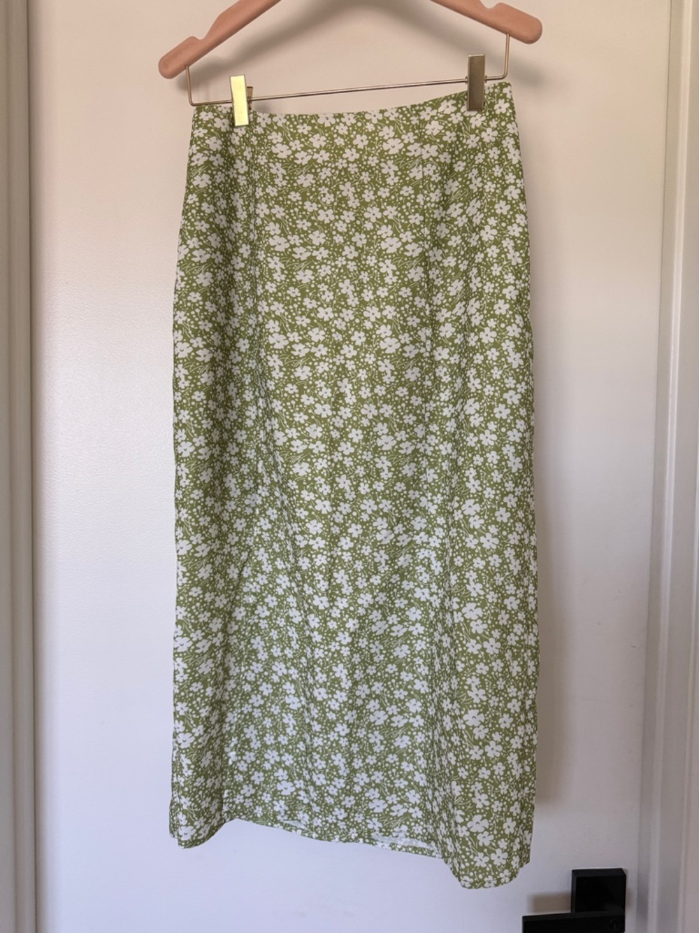 Commense High Waisted Green Floral A Line Midi Skirt with White Daisy Print (M)